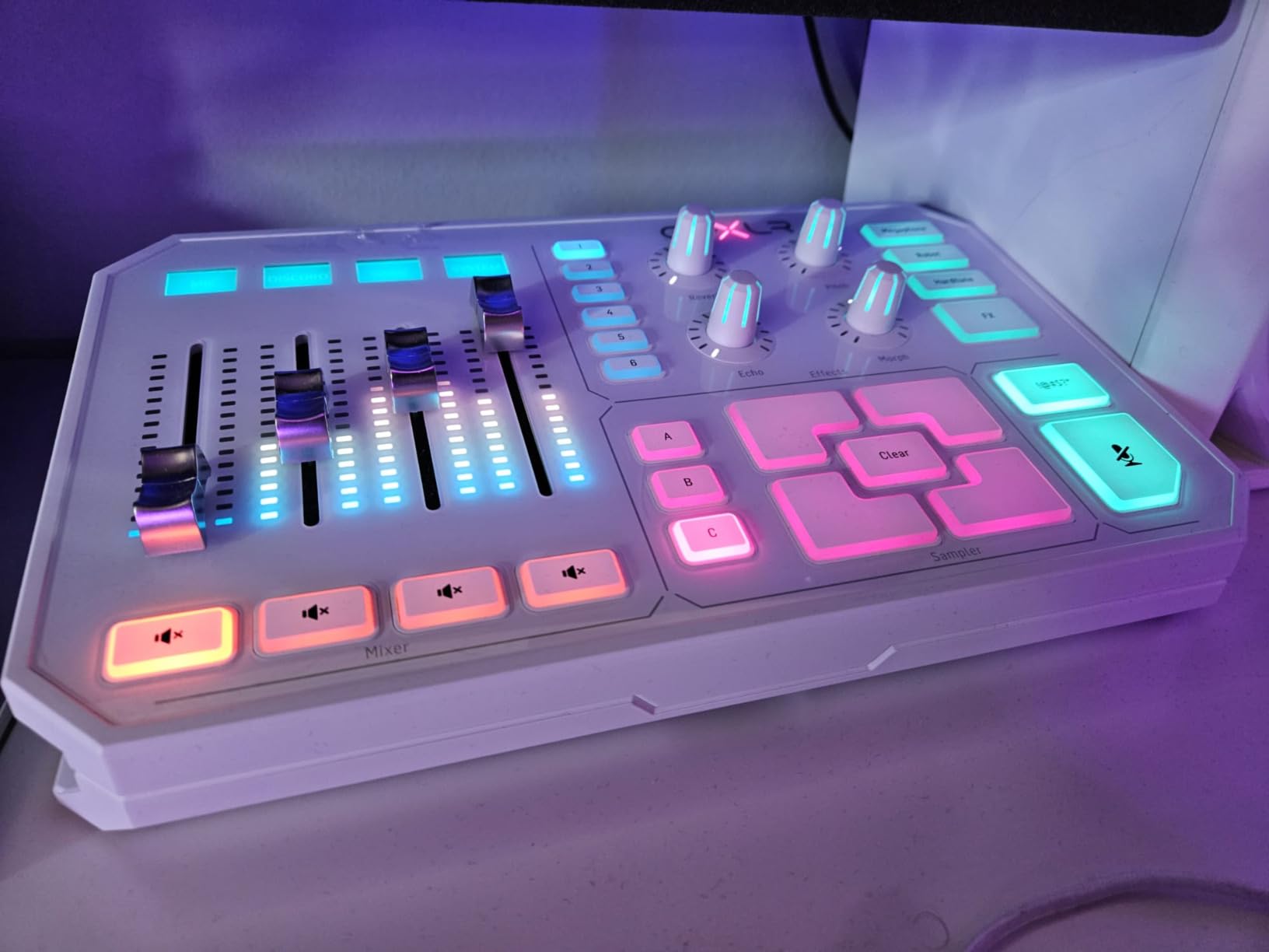 TC Helicon GoXLR mixer streaming bianco 4 canali