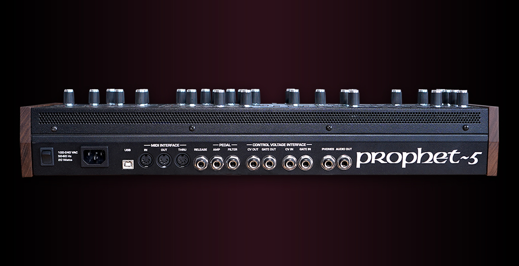 Sequential Prophet-5 Desktop modulo synth analogico